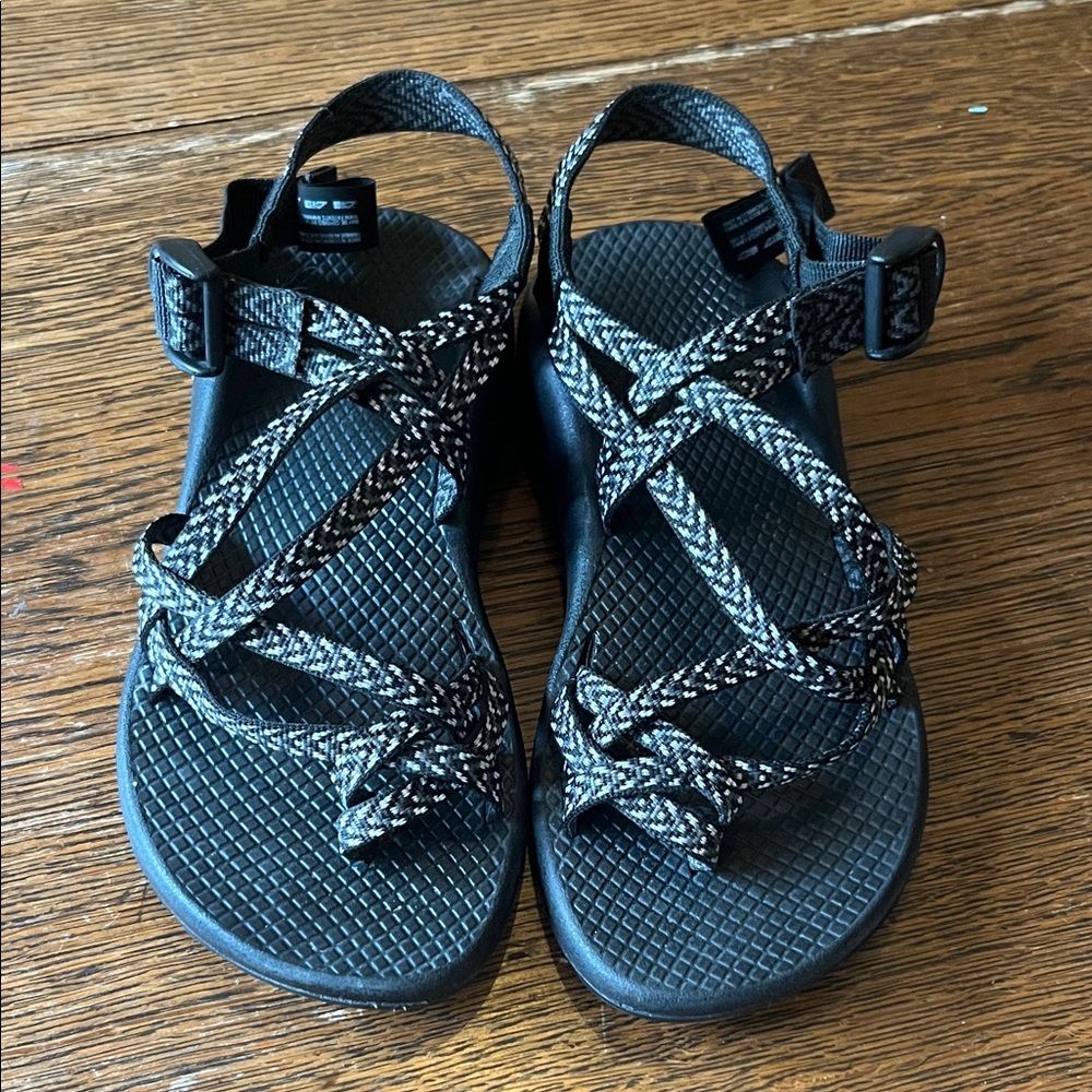 Women's Zx/2 Classic Black and White sandals | Sz 6